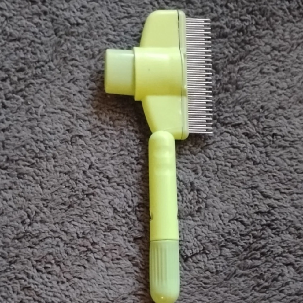 Pet Grooming Combs in Yellow and Green